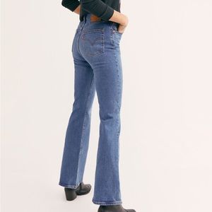 Levi’s Ribcage Flare Jean size 25